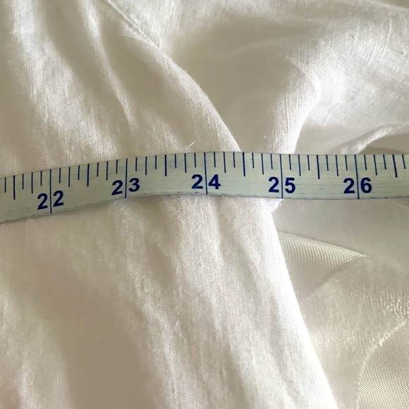 Tahari Cream/Ivory V-Neck 100% Linen Blouse. 3/4 Sleeves. Side Buttons. Size 2X - Picture 8 of 9